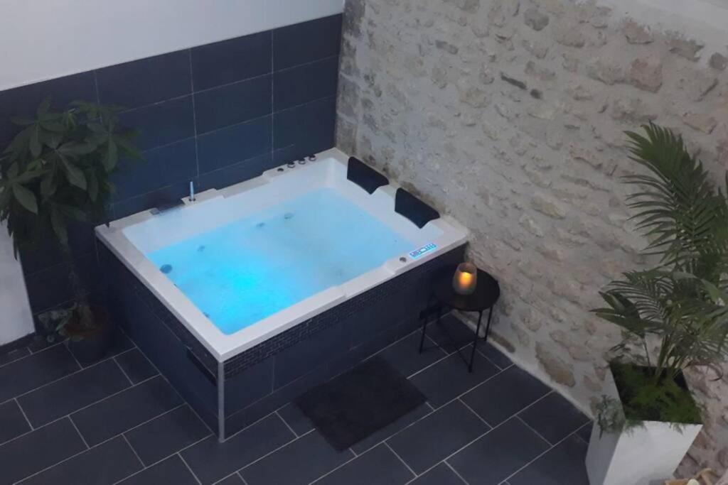 Maison Privative, Cocooning, Zen , Avec Jacuzzi Mont-Notre-Dame Luaran gambar