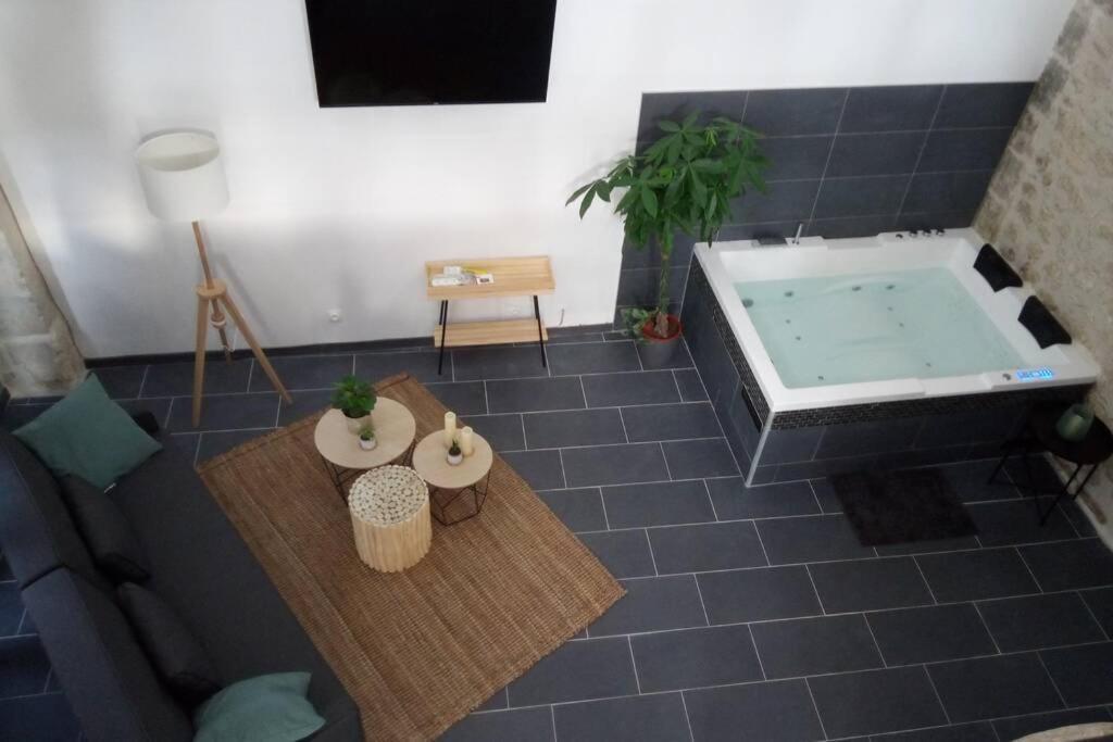 Maison Privative, Cocooning, Zen , Avec Jacuzzi Mont-Notre-Dame Luaran gambar
